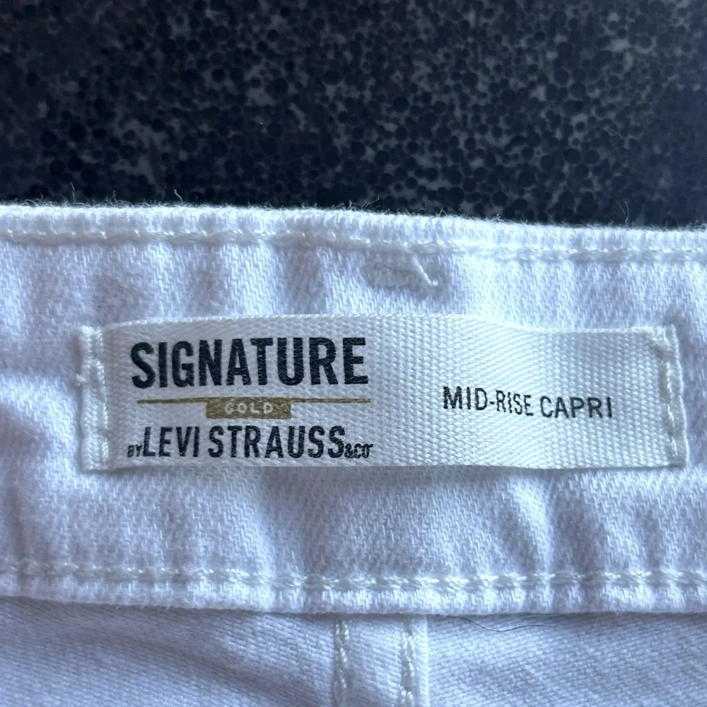 Levi Strauss Signature Mid-Rise Capri - Size 18W - Picture 3 of 9